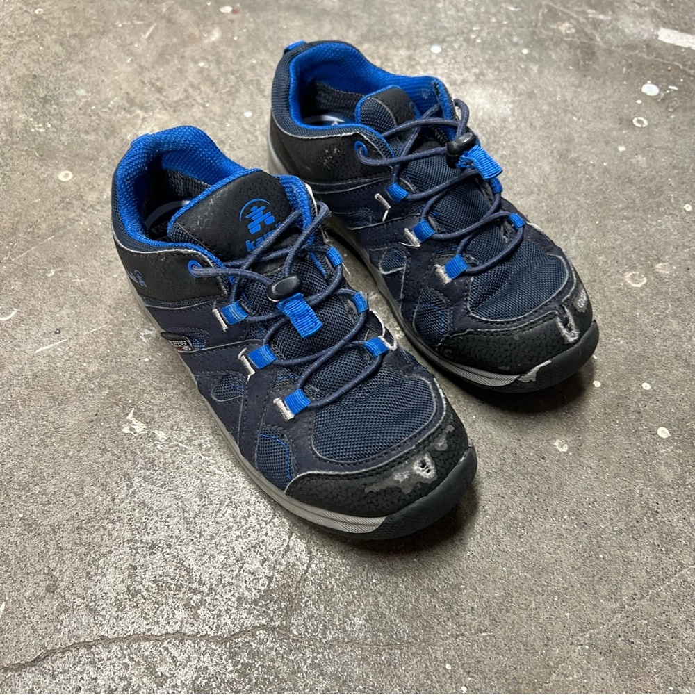 Boys hiking sneakers
